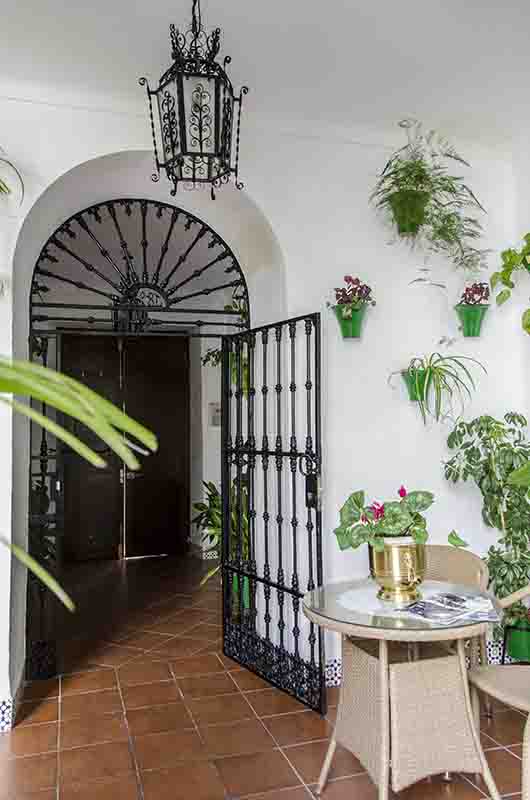Córdoba 189 - barrio san Basilio - Patios del Alcazar Viejo - calle San Basilio 22.jpg